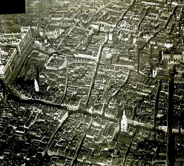 Guildhall to the right, General Post Office to the left and Cheapside running across the picture