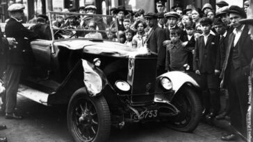 Car Accidents in London in the 1900s Captured in old Photos