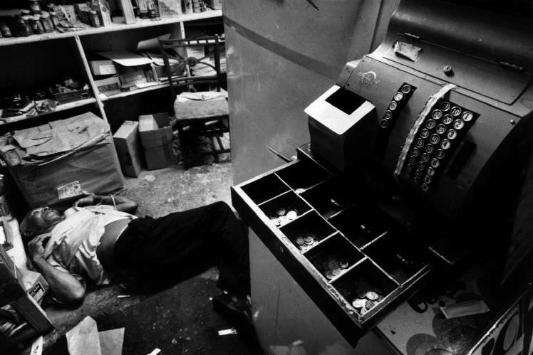 Murder in the store; the saleswoman was killed for a few dollars, 1972.