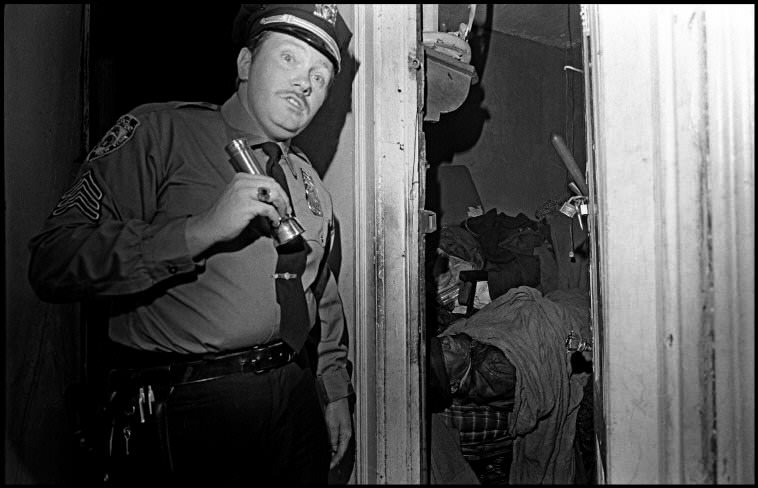 The police checked an abandoned building and found a body inside, 1972.