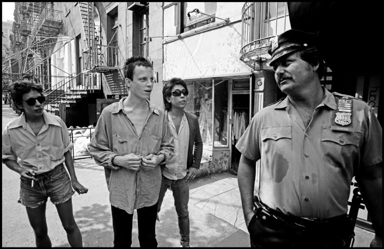 Fashionistas look like tough guys, but in reality gruel and namby-pamby, 1978.