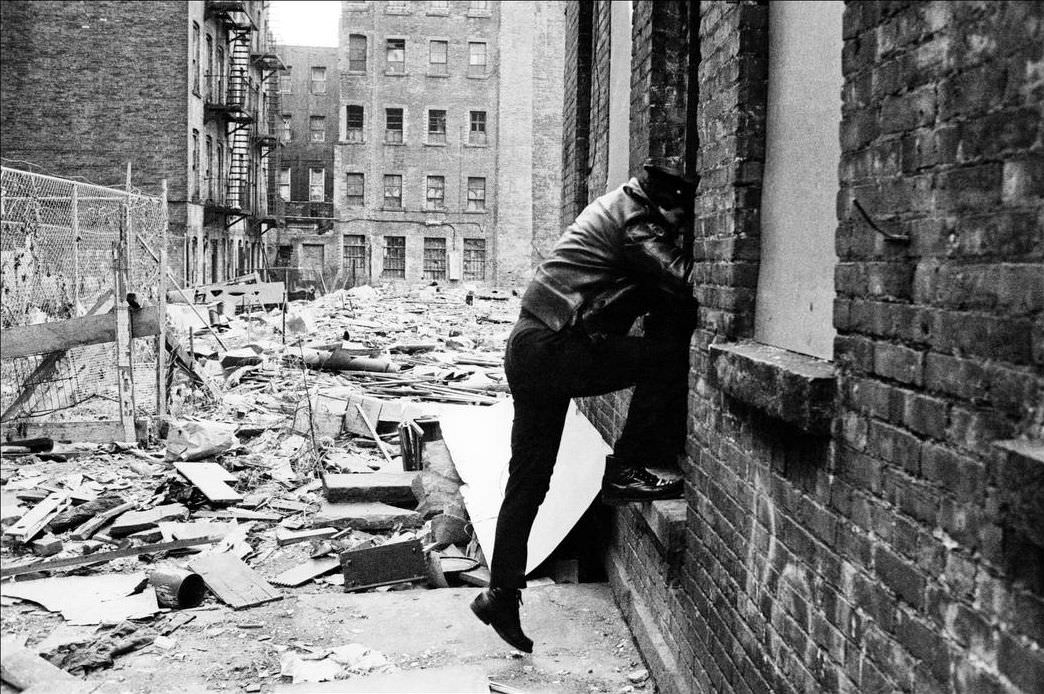 Abandoned building in which the shooting galleries, 1979.