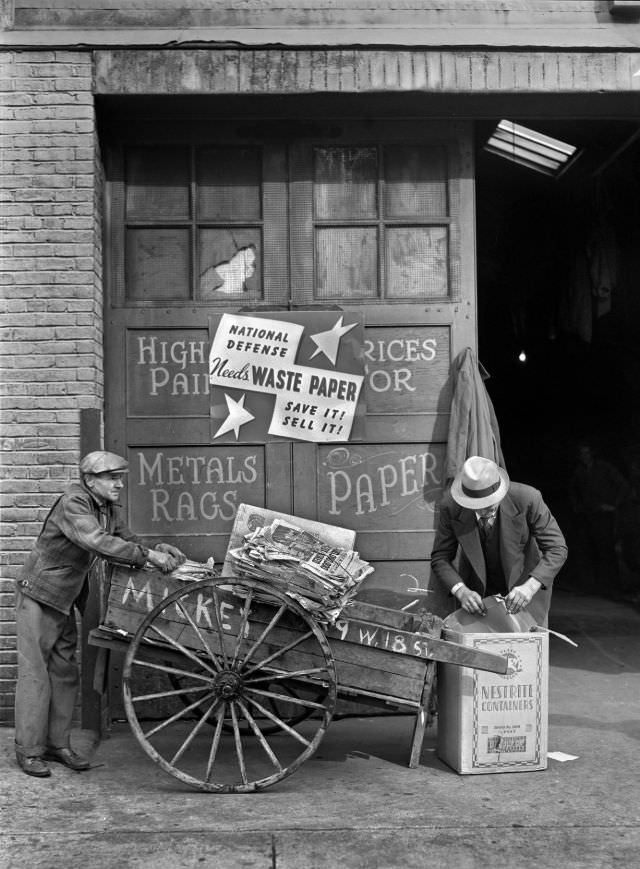 Junk men with waste paper, New York, 1941.