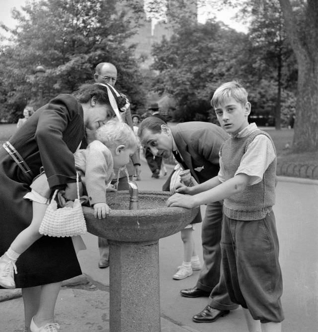 Drinking fountain in Central Park on Sunday, New York, 1942.