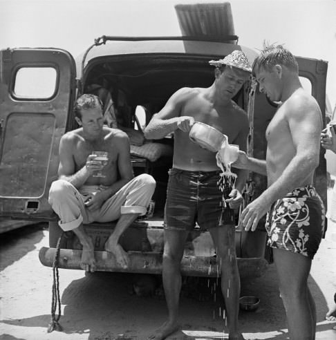 Stunning Vintage Photos of San Onofre Beach's Scenes During the 1950s