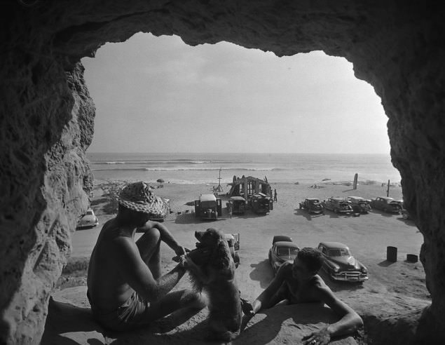 Stunning Vintage Photos of San Onofre Beach's Scenes During the 1950s