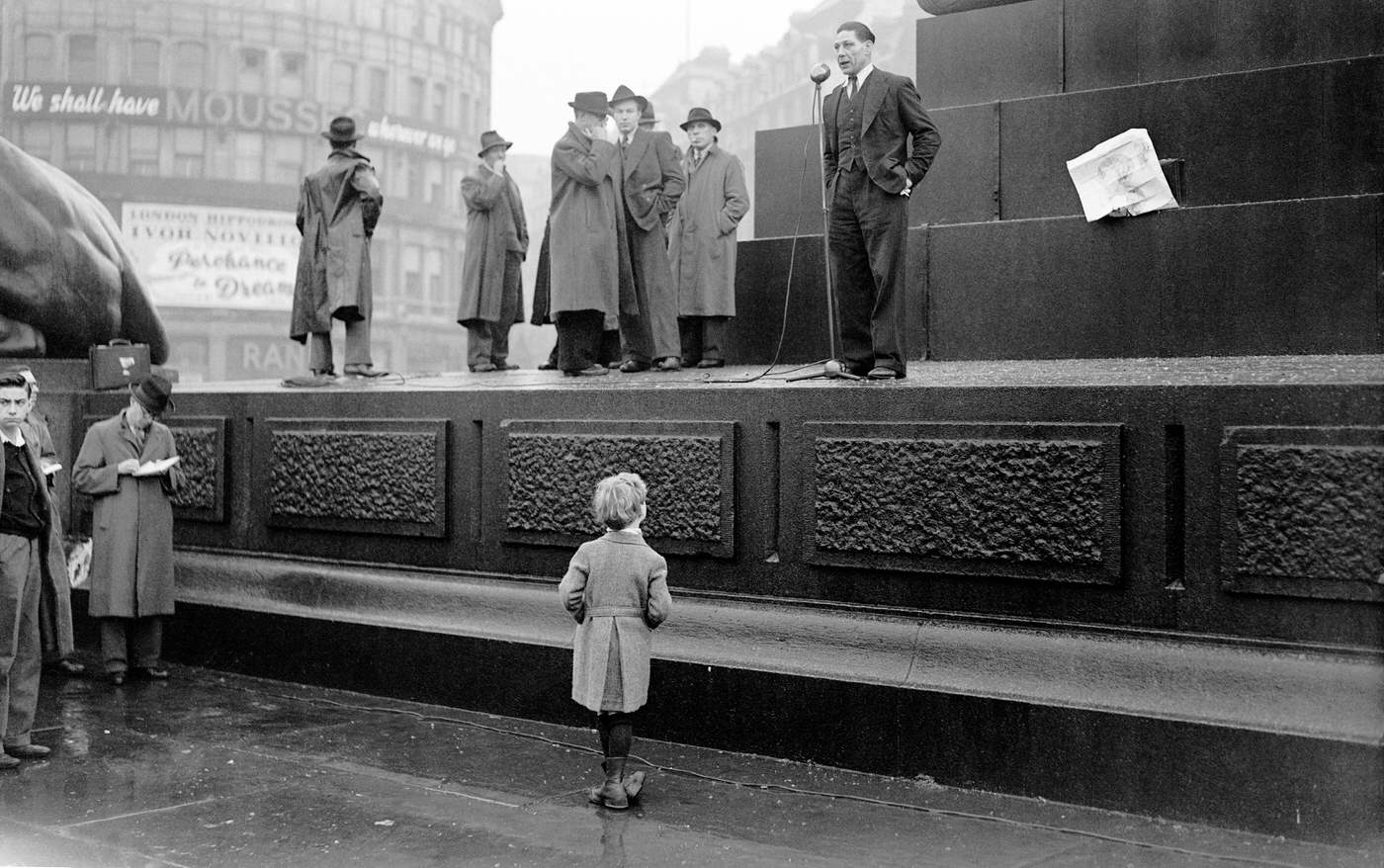 A man speaking in support of striking London dockers, 1945.