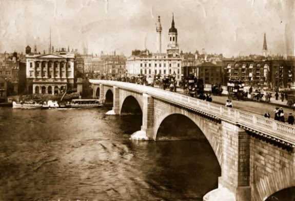 Traffic on the London Bridge, looking north, 1890.