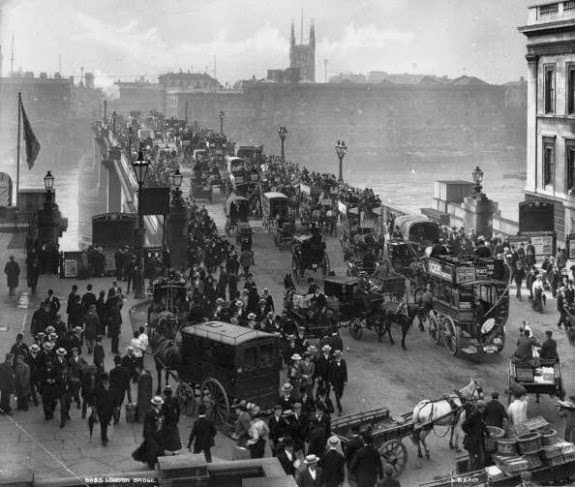 Traffic on London Bridge, 1890.