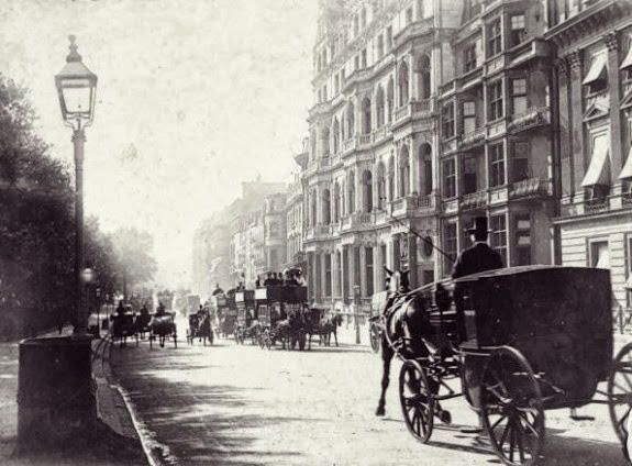 Traffic on a street in London's Piccadilly, 1890.