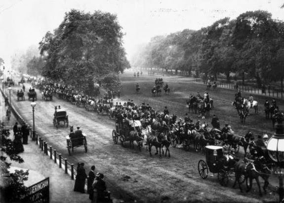 Horse riders and carriages in Hyde Park, London, 1890.