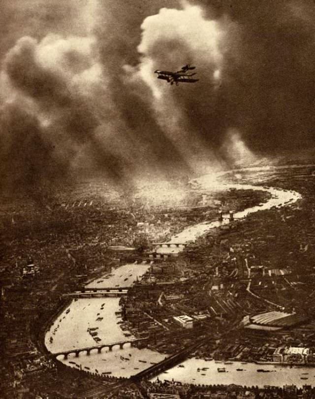 London, aerial photograph by Alfred Buckham.