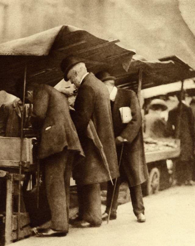 Book stalls in the Farringdon Rd.