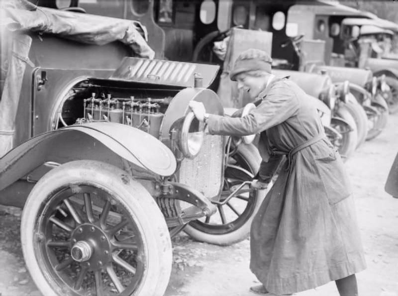 A member of the Voluntary Aid Detachment starts her ambulance at Etaples, France, 1917.