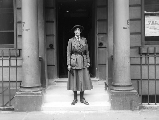Miss D. Milman of the Women's Service League outside 67 Warwick Square, 1918.