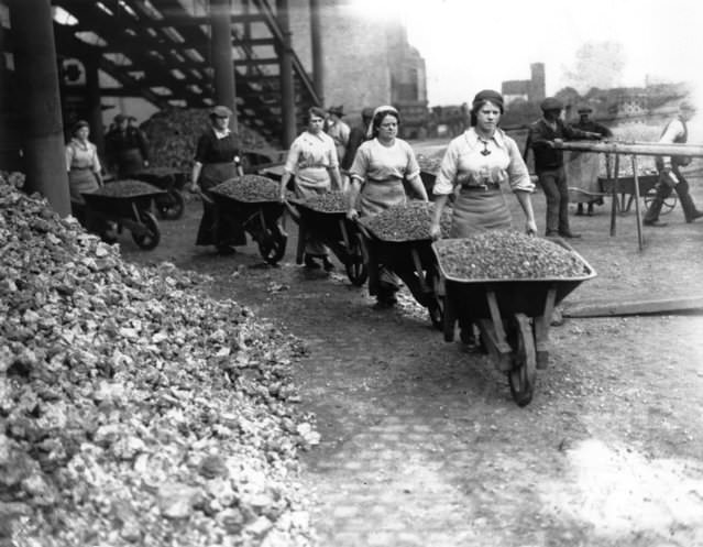 Women navvies pushing wheelbarrows in Coventry during World War I, 1917.