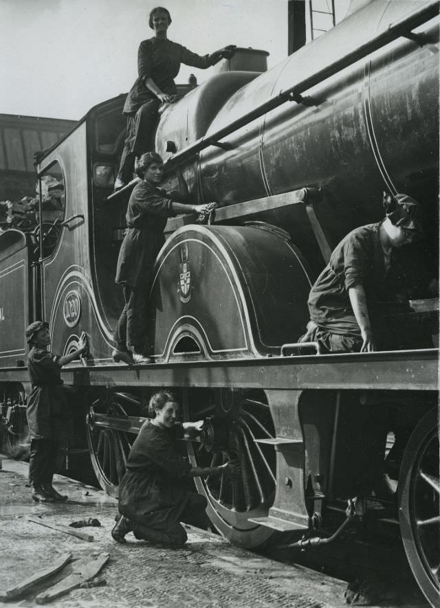 British women cleaning a locomotive in the Midlands.