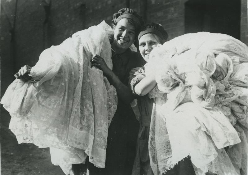 British women working in a lace factory in Nottingham.