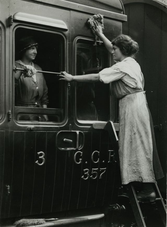 Railway workers cleaning carriages.