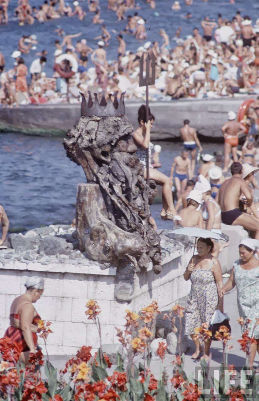The Sputnik Generation: The Daily Lives, Social Scene, and Culture of Young Soviets in the 1960s