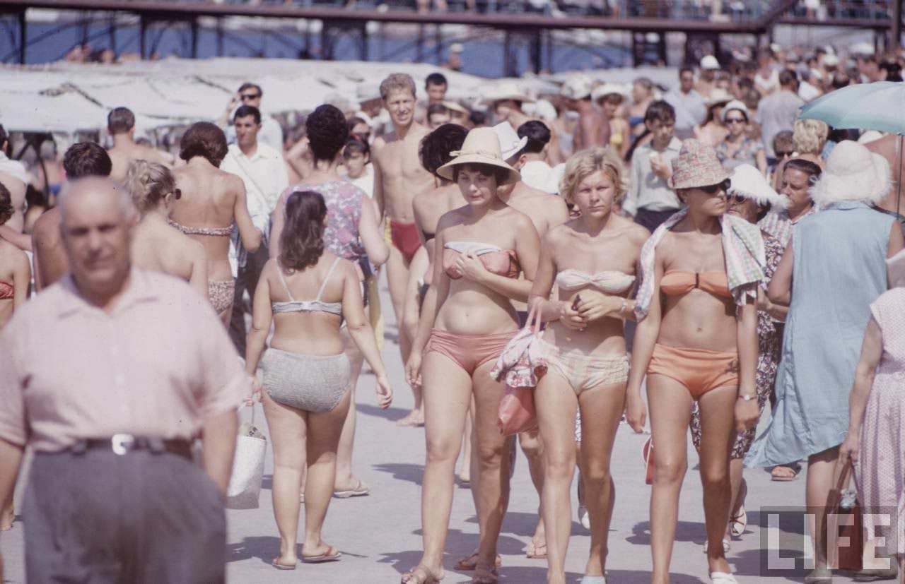 The Sputnik Generation: The Daily Lives, Social Scene, and Culture of Young Soviets in the 1960s