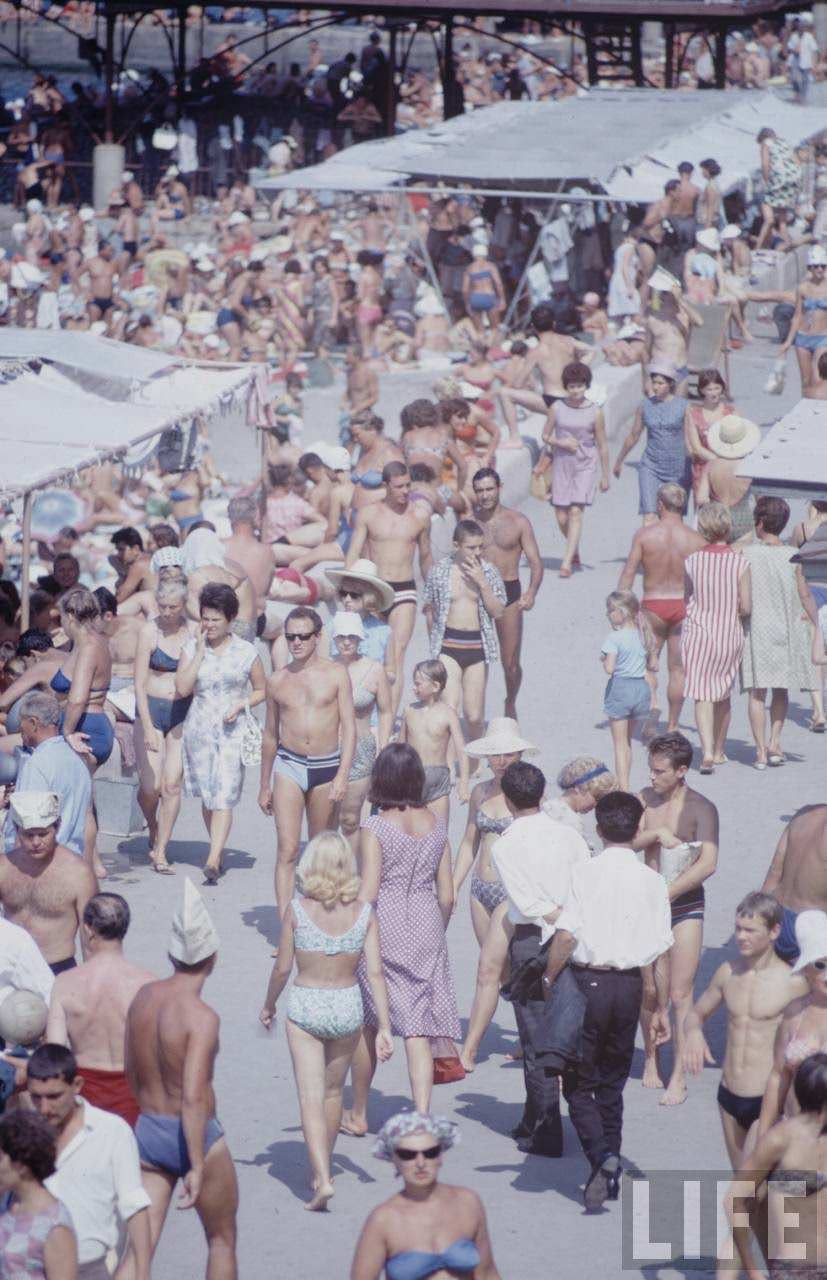 The Sputnik Generation: The Daily Lives, Social Scene, and Culture of Young Soviets in the 1960s