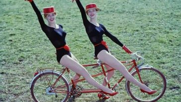 Dancing Kessler Twins