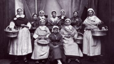 Fisherwomen from the Past