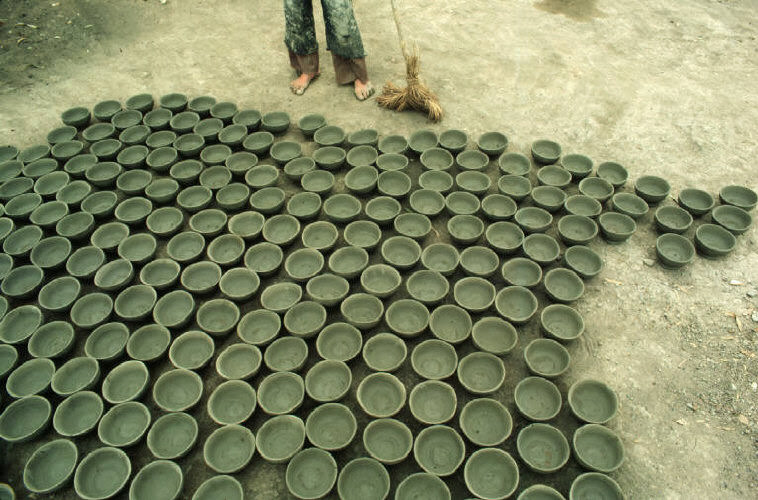 Traditional form of making earthen pottery and drying it in the sun, 1984.