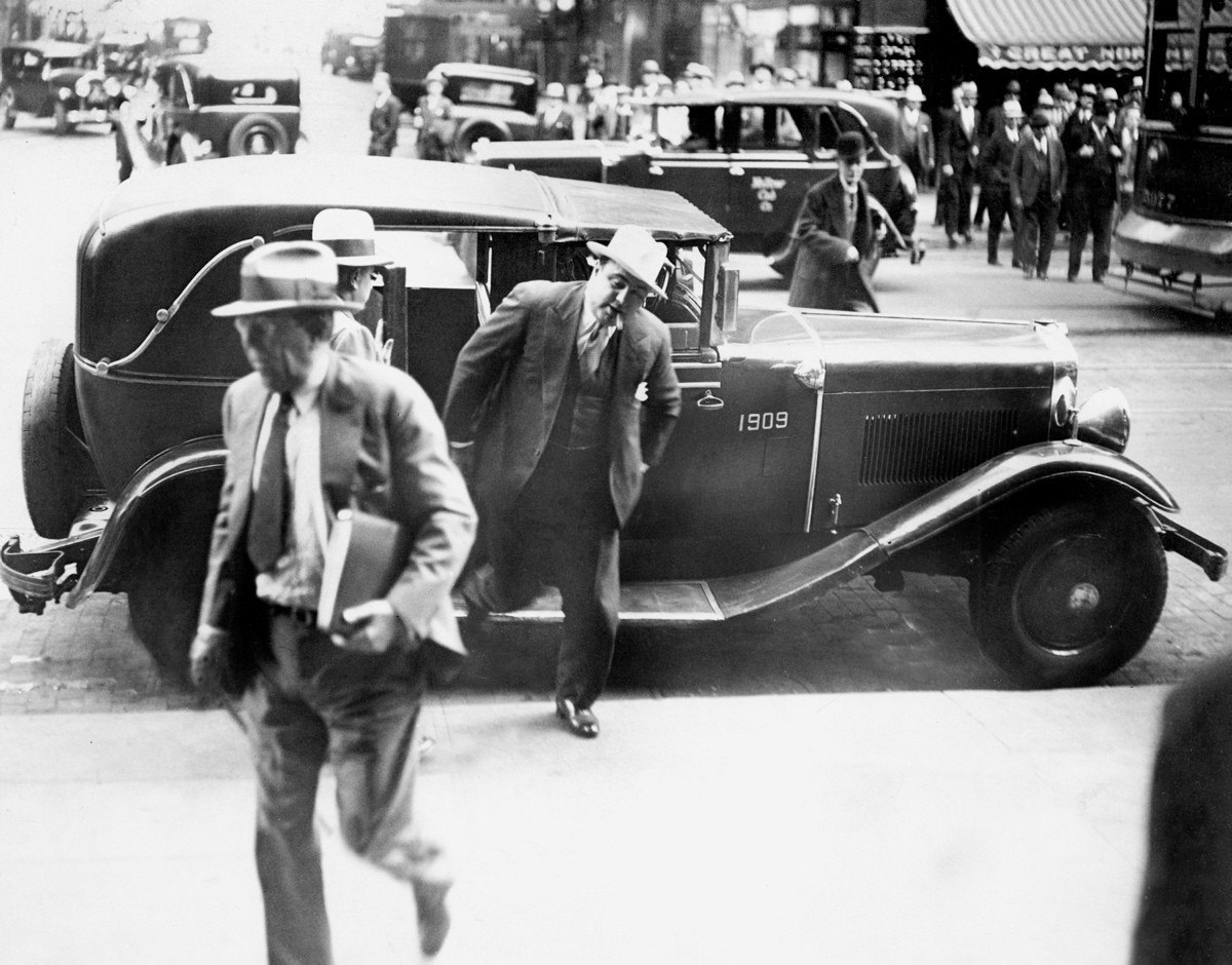 Al Capone leaving a taxi outside the Chicago Federal Courthouse to attend his trial, October 8, 1931.