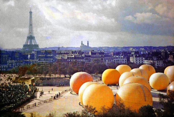 Ballooning exhibition in Paris, 1909.