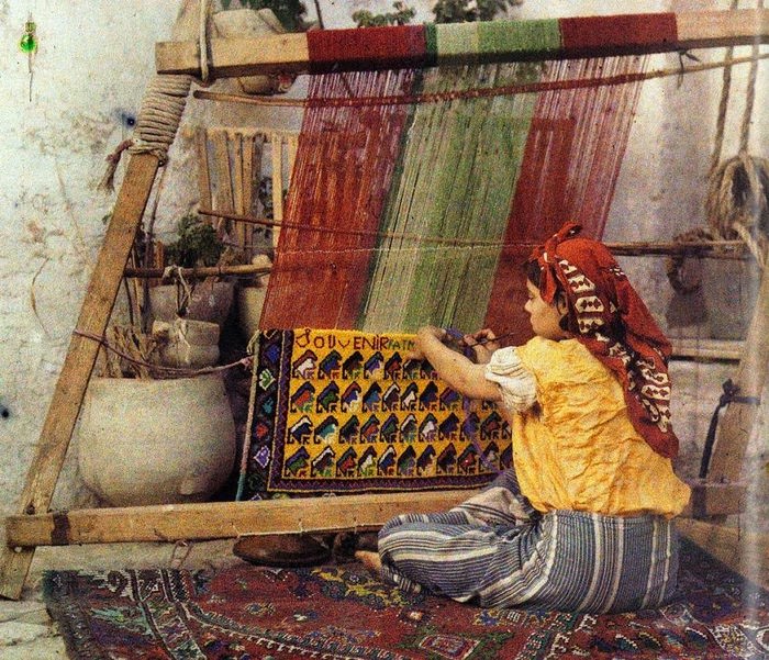 Woman weaves a carpet in Algeria (Jules Gervais-Courtellemont, Albert Kahn Collection), 1909.
