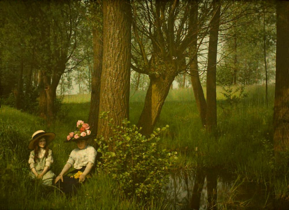 Woman and girl by a brook, 1910