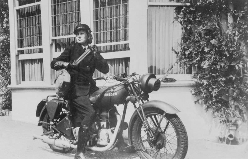 The Wrens on Wheels: Britain's Female Dispatch Riders During World War II