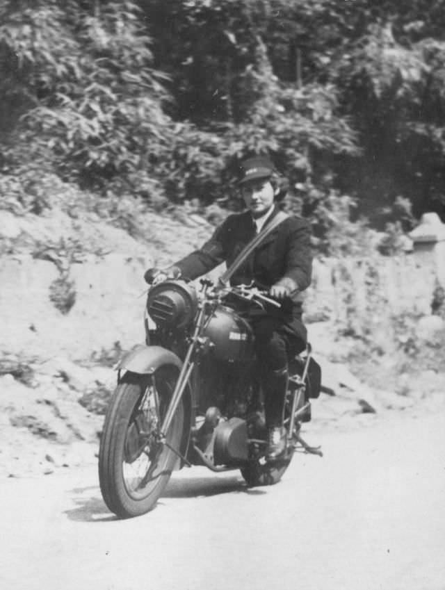 The Wrens on Wheels: Britain's Female Dispatch Riders During World War II