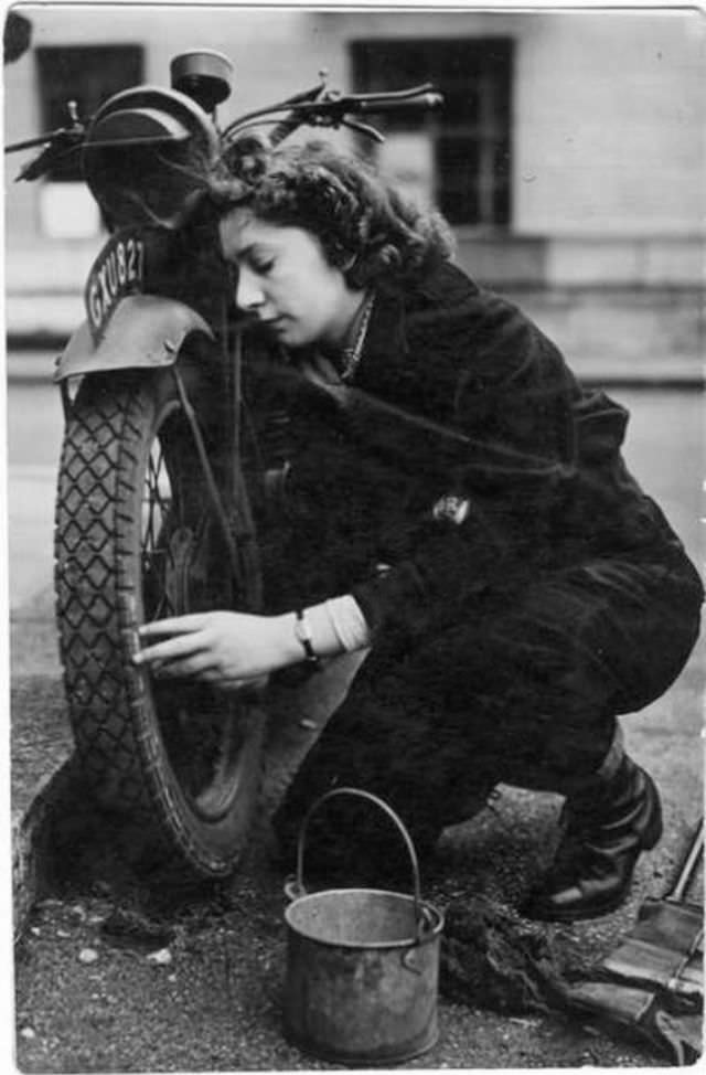 The Wrens on Wheels: Britain's Female Dispatch Riders During World War II