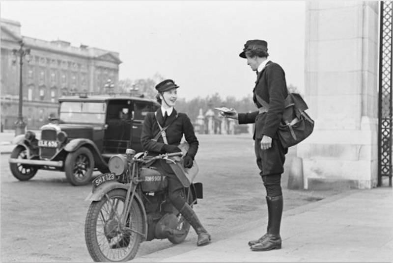 The Wrens on Wheels: Britain's Female Dispatch Riders During World War II