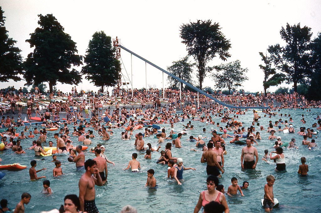 Lake Plata crowd, 1966.