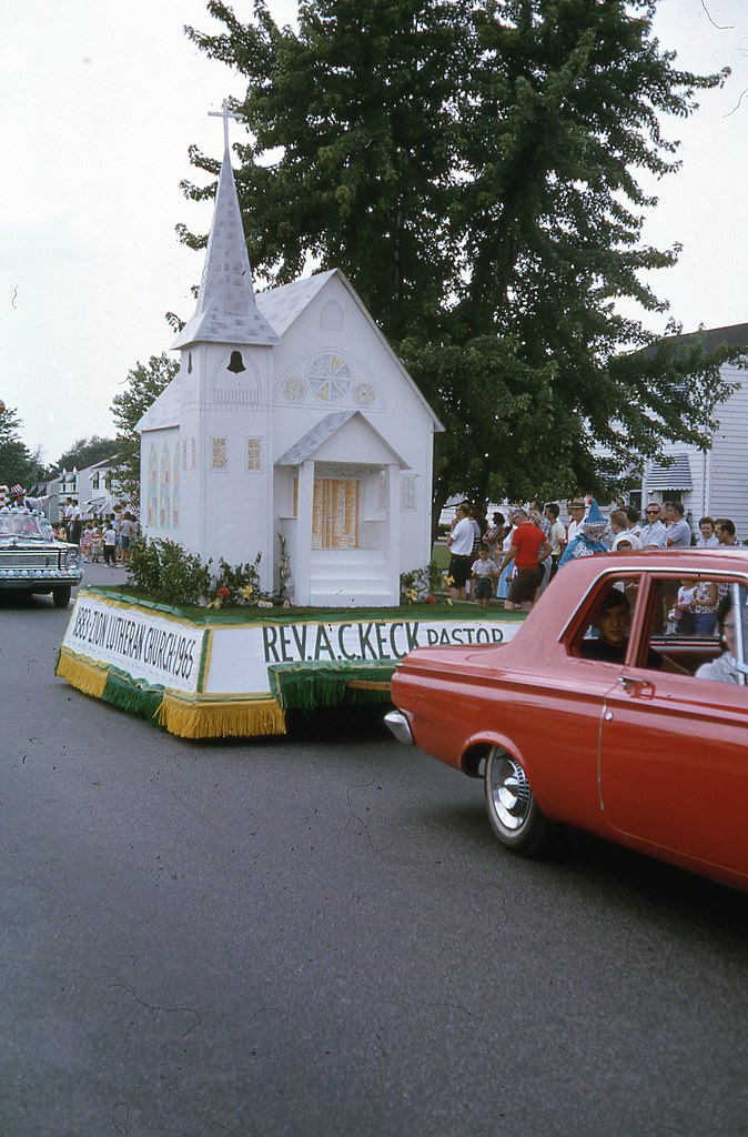 Maple Heights July 4th parade with veterans, 1965.