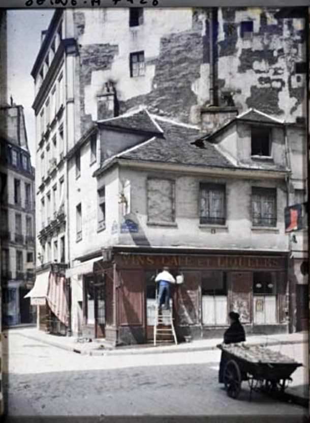 Rue du Haut-Pavé at the corner of the Rue de la Bûcherie by Stéphane Passet