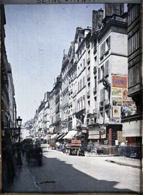 Rue Saint-Honoré, at the corner of the Rue de la Sourdière by Stéphane Passet