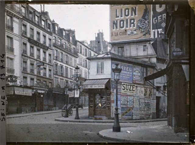 Corner of Puget Lepic and Boulevard de Clichy by Georges Chevalier