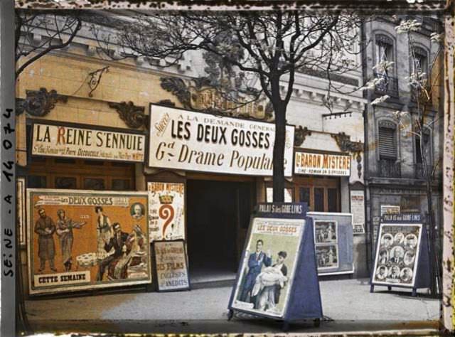 Cinema Pathe Palais des Gobelins Gobelins or by Auguste Léon