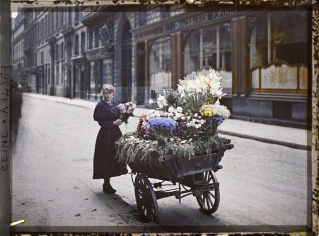A flower seller in front of 53 rue Cambon by Leon Auguste