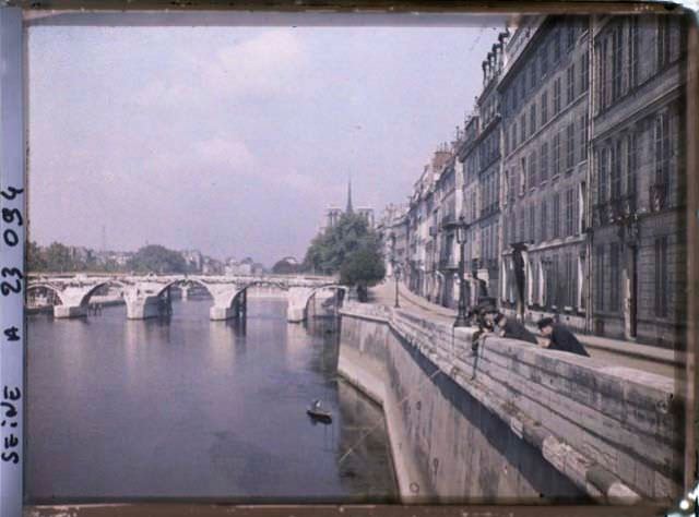 Paris (fourth arr.) by Georges Chevalier