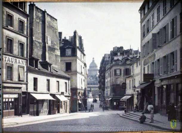 Rue du Haut-Pavé on the corner of the Bûcherie, Great-Degrees and Frederic Sauton towards the Pantheon.