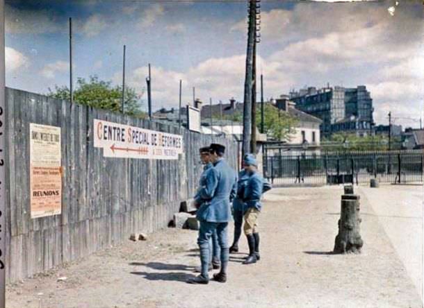 Soldiers reading Porte de Saint-Cloud posters, on the occasion of May 1 by Frédéric Gadmer