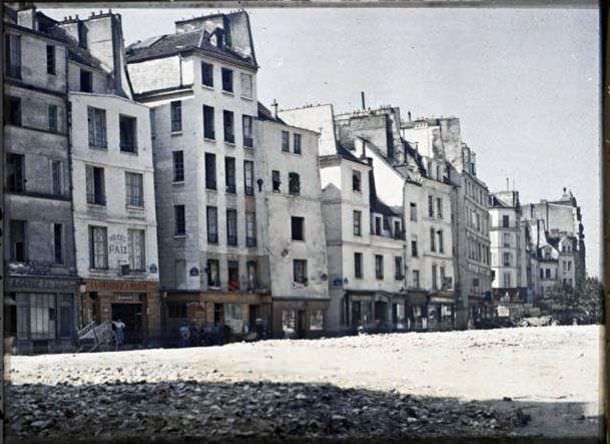 Rue Beaubourg, with the left Venice Street and Ovens-Saint-Martin Street by Stéphane Passet