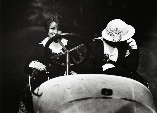 Life in the Early 1900s Paris through the Lens of Jacques-Henri Lartigue
