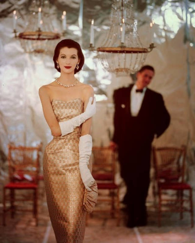 Beyond the Pose: The Art of the Fashion Photoshoot in 1950s Vogue and Harper's Bazaar